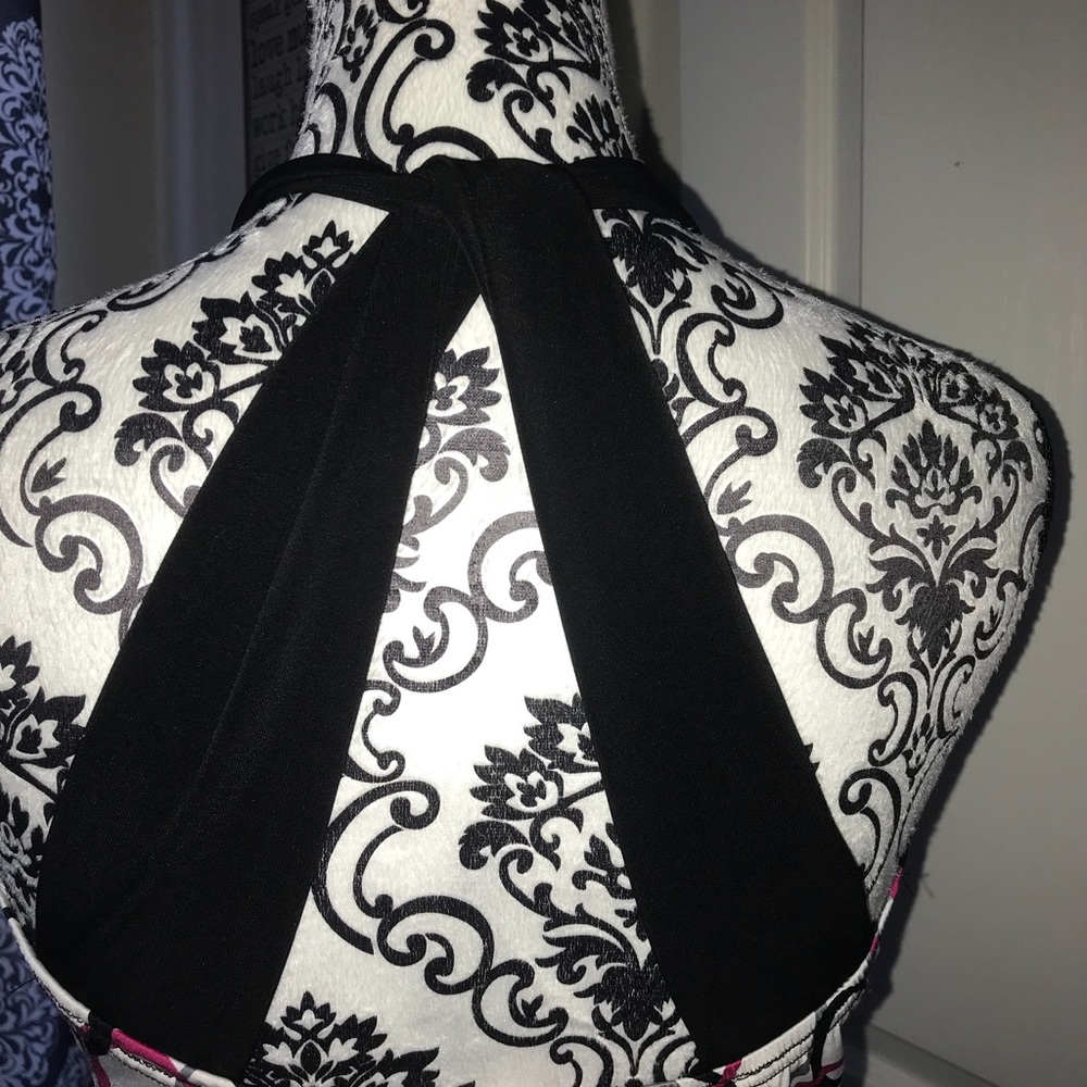 Patterned halter top - Picture 3 of 8